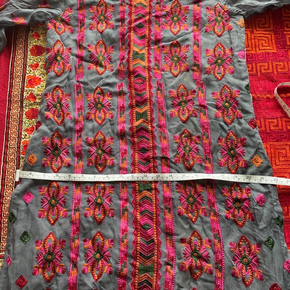 3 piece salwar kameez set in gray with vibrant embroidery - Picture 9 of 16